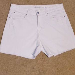 White Levi's‎ Signature High Rise Distressed Shorts